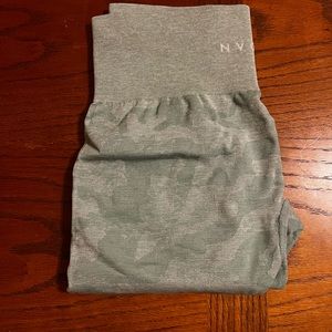 NVGTN camp seamless Sage Green